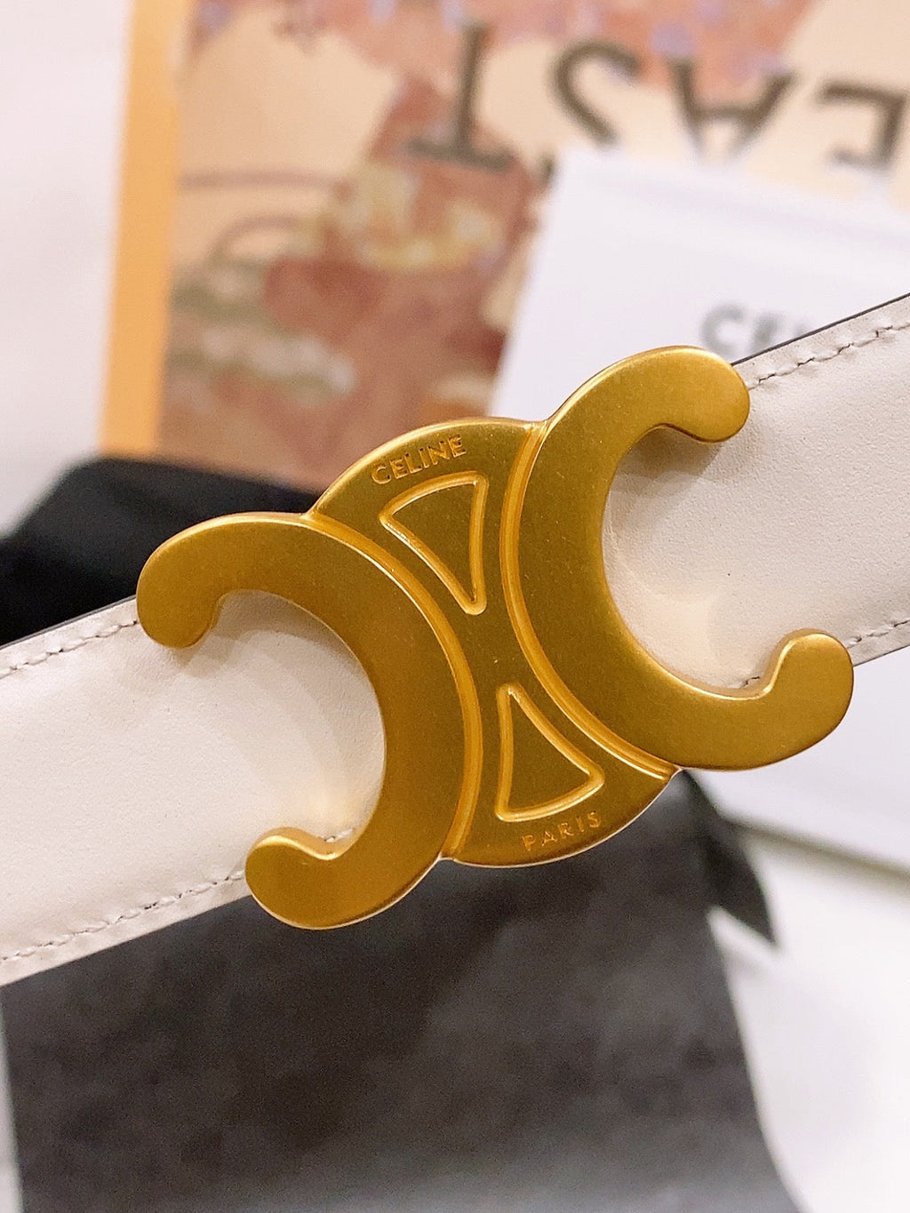 CELINE 25S BELT 25MM REVERSIBLE TRIOMPHE IN WHITE CALFSKIN 565537